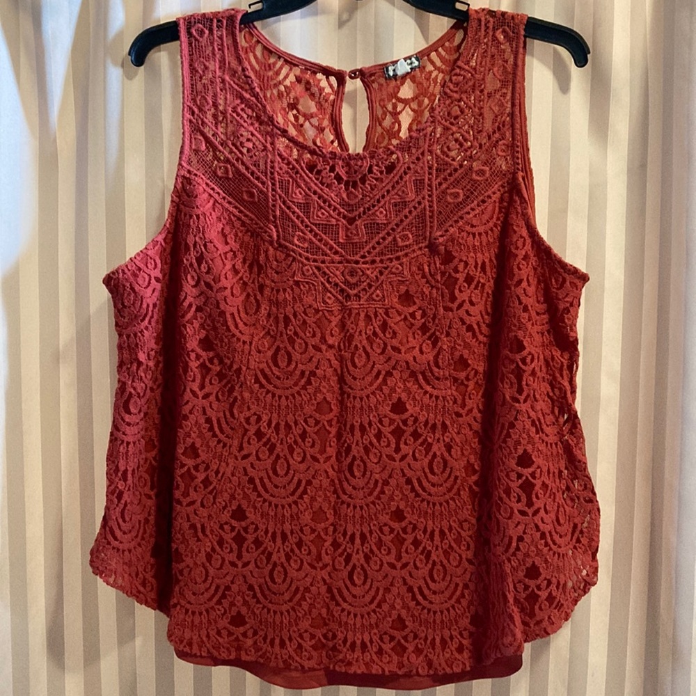 Eyeshadow Sleeveless Top. 2X